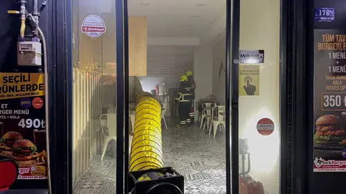 Aydın’da bir mutfakta fritöz alev alınca ortalık karıştı