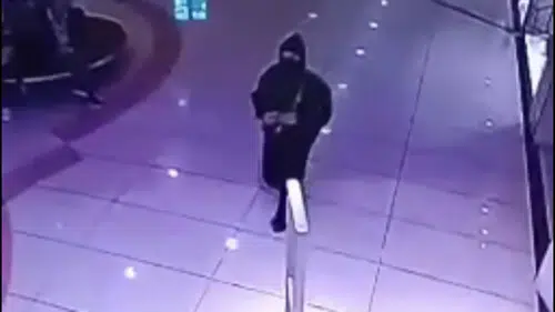 AVM mağazasında çantası çalınan kadının 48 suç kayıtlı hırsızı yakalandı