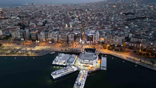 Karşıyaka Çarşı girişinde yaya güvenliği için yeni dönem