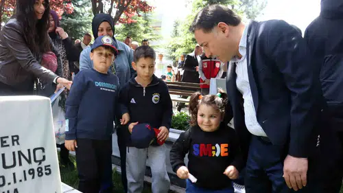 Kayseri'de bayram arifesi şehitlik ziyaretiyle başladı