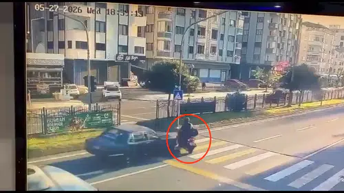 Trabzon'da yaya geçidinde tehlikeli kaza kameraya yansıdı