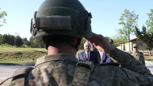Bakan Güler hudut birliklerini denetledi