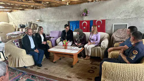Şehit annesi Refiye Çakır bayramda yalnız bırakılmadı