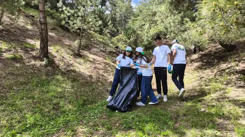 Dinar’da ormanları korumak için 600 kilo çöp toplandı