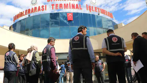 Bayram yolculuğu öncesi Diyarbakır otogarında etiket operasyonu