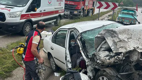 Tokat Reşadiye yolunda emniyet şeridi kazası