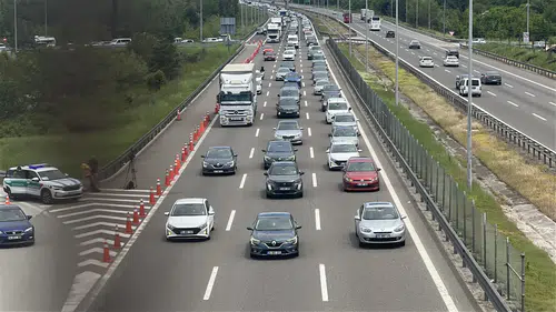 Bayram dönüşü Bolu geçişinde trafik İstanbul yönünde kilitlendi