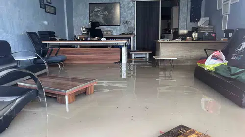 Edirne’de sağanak kabusu Sokaklar göle döndü araçlar hasar gördü