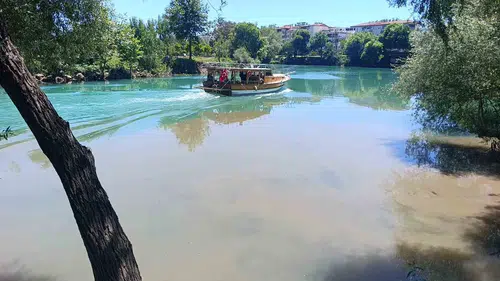 Manavgat Irmağı yine kahverengiye döndü