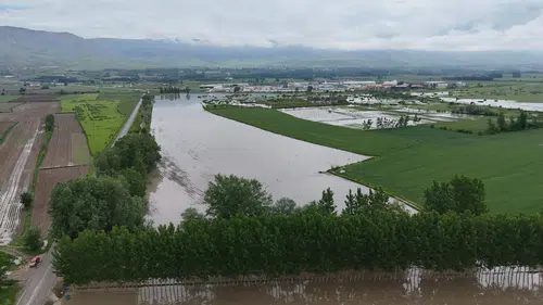 Tokat'ta Yeşilırmak taştı tarım alanları göle döndü
