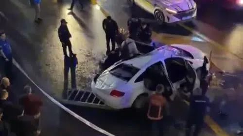 Sıhhiye Köprüsü’nde korkutan kaza Araç alt yola uçtu