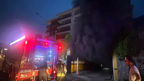 Ordu'da apartman otoparkında korkutan araç yangını