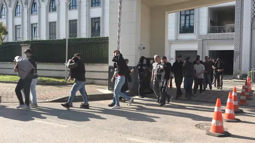 Sahte araç kiralama sitesi kuran 78 kişilik çete adliyede