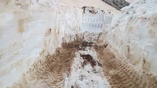 Alanya'nın yüksek yayla yollarında karla mücadele sürüyor