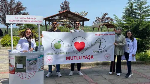 Akçakoca’daki şenlikte öğrenciler sağlık standına akın etti