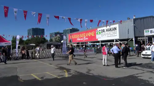 Bahçelievler’de bayram mesaisi sabah namazıyla başladı