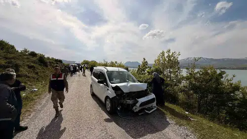 Bitlis Tatvan yolunda iki araç çarpıştı 6 kişi yaralandı