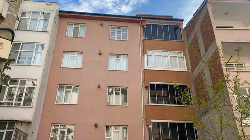 Elazığ’da beşinci kattan düşen genç kızın yaşam mücadelesi sürüyor