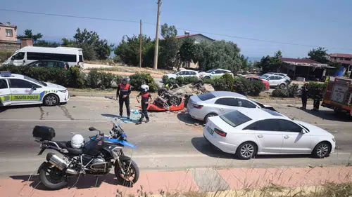 Mersin'de zincirleme kaza dört aracı hurdaya çevirdi