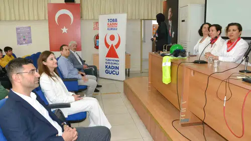 Manisalı gençler başarıyı iş dünyasının kadınlarından dinledi