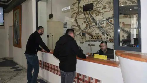 Şehzadeler’de vergi ödemesi için hafta sonu mesaisi
