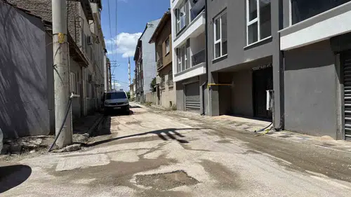 Eskişehir Şarhöyük sakinleri çamur deryasına dönen yollardan bıktı