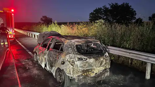 Çorlu yolunda otomobil yangını trafiği kilitledi