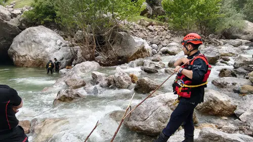 Ceyhan Nehri’nde kaybolan 62 yaşındaki vatandaşı arama çalışmaları üçüncü gününde