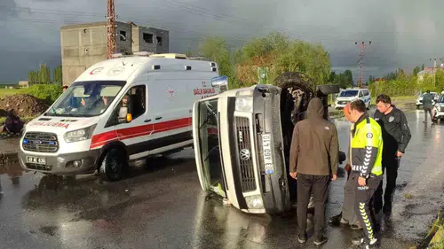 Muşta dolu yağışı trafiği birbirine kattı iki kişi yaralandı