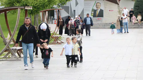 Kayseri Hayvanat Bahçesi bayramda ziyaretçi akınına uğradı