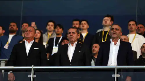 Terim öğrencilerini tribünden izledi