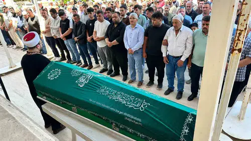 Genç sürücü virajı alamadı ve hayata veda etti