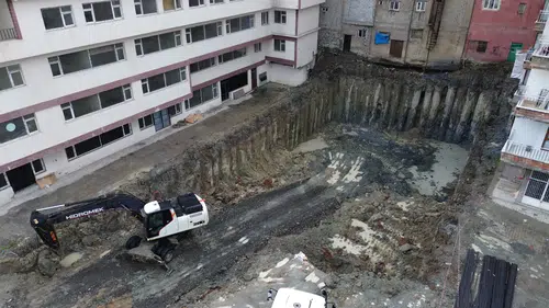 Hakkari’de inşaat kazısı korkuttu 6 bina acilen boşaltıldı