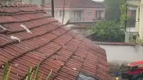 İnegöl'de ani sağanak hayatı felç etti