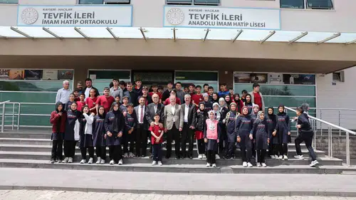Hacılar Belediye Başkanı Özdoğan gençlerle kariyer yolculuğunu konuştu