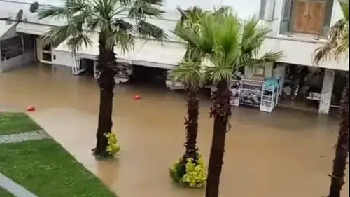 Düzce’de şiddetli yağış hayatı felç etti