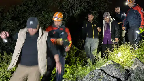 Nevşehirde kayalıklarda yönünü kaybeden kadın kurtarıldı