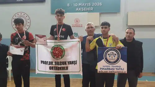 Pınarbaşılı öğrenci bilek güreşinde Türkiye üçüncüsü oldu