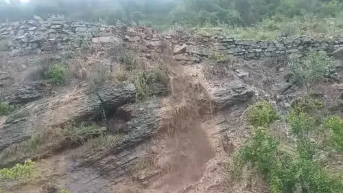 Osmaniye Bahçe’de sağanak yolları kapattı