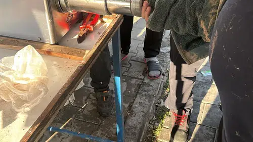 Nevşehir'de kurban eti çekerken elini makineye kaptırdı