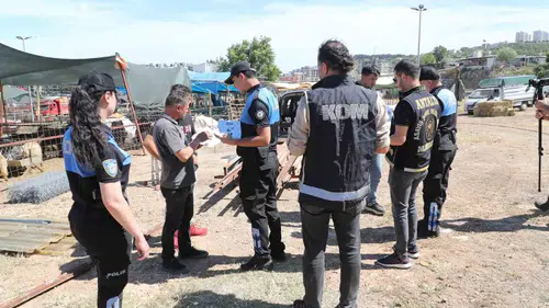 Antalya kurban pazarında dolandırıcılara karşı polis devriyesi