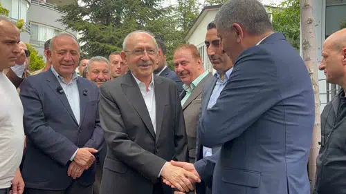 Kılıçdaroğlu bayramlaşma töreninde partililerle bir araya geldi