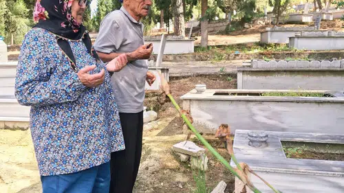 Selendi kabristanlarında bayram arifesi yoğunluğu