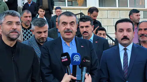 Yusuf Tekin bayramı memleketi Erzurum Uzundere’de karşıladı