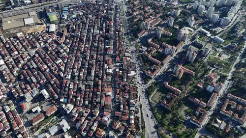 İstanbul’un ortasındaki dev uçurum havadan görüntülendi