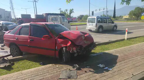 Bursa yolunda zincirleme kaza 1 ölü 4 yaralı