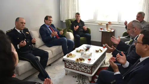 Salihli'de bayram mesaisi Şehit aileleri ve güvenlik güçleri unutulmadı