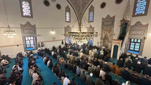 Karapınar halkı bayram sabahı Sultan Selim Camii'nde buluştu