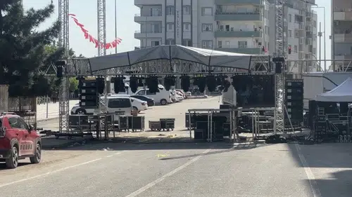 Ceylanpınar’da bayrak krizi konseri iptal ettirdi
