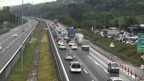 Bayram yolcuları Bolu geçişinde trafiği kilitledi